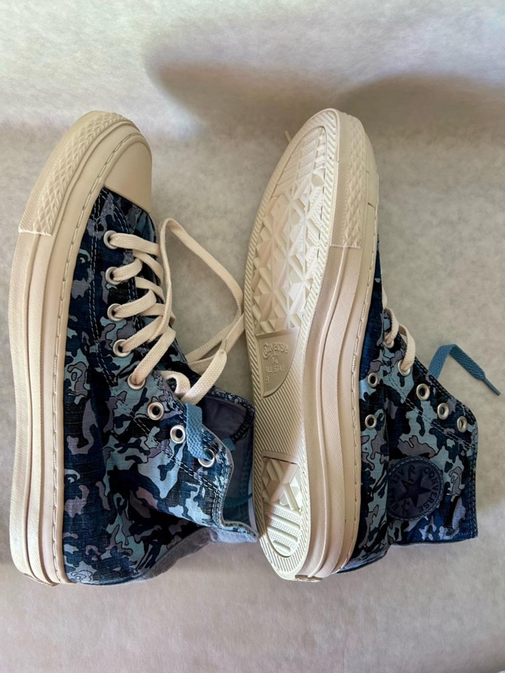 Rare Converse Unisex Camo Tennis Shoes - Size 9 Men’s, 11 Women
13890C - Picture 6 of 6